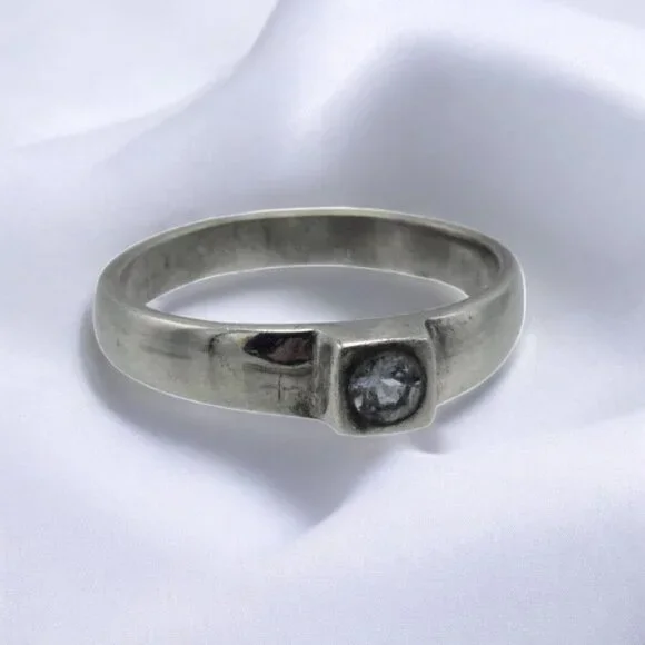 Vintage Sterling Silver & Petite Aquamarine Ring 925